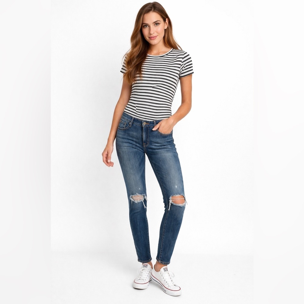 Levis 721 - High Rise Skinny 30 Distressed knees -30